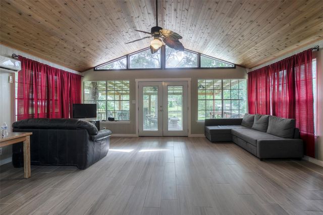 130 S Oak Bluff Drive, Trinity, TX 75862