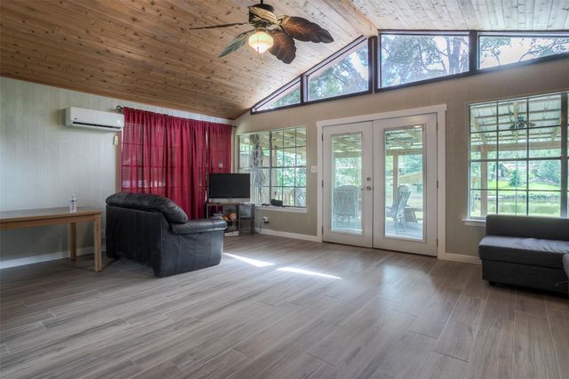 130 S Oak Bluff Drive, Trinity, TX 75862
