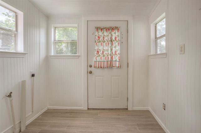 130 S Oak Bluff Drive, Trinity, TX 75862