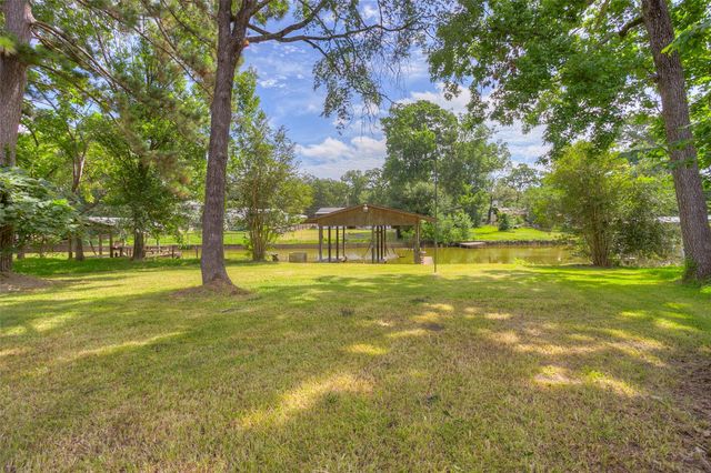 130 S Oak Bluff Drive, Trinity, TX 75862