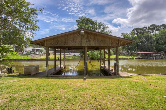 130 S Oak Bluff Drive, Trinity, TX 75862