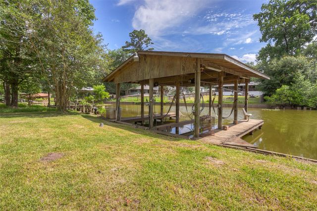 130 S Oak Bluff Drive, Trinity, TX 75862