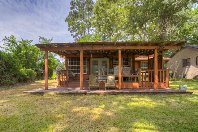 130 S Oak Bluff Drive, Trinity, TX 75862
