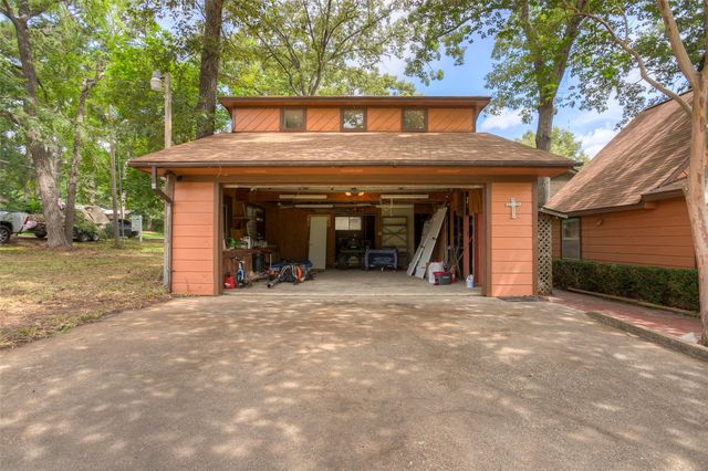 130 S Oak Bluff Drive, Trinity, TX 75862