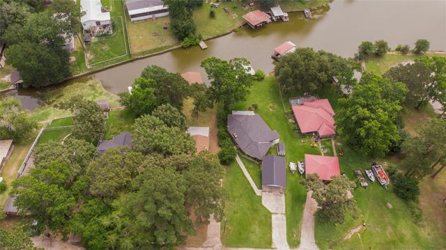 130 S Oak Bluff Drive, Trinity, TX 75862