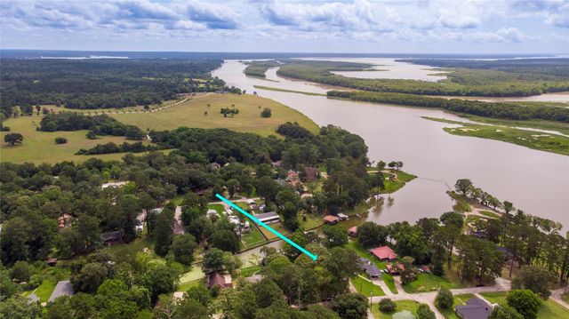 130 S Oak Bluff Drive, Trinity, TX 75862