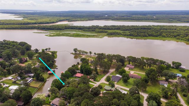 130 S Oak Bluff Drive, Trinity, TX 75862