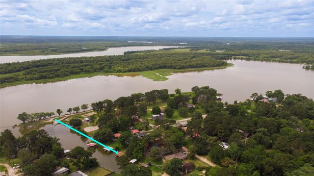130 S Oak Bluff Drive, Trinity, TX 75862