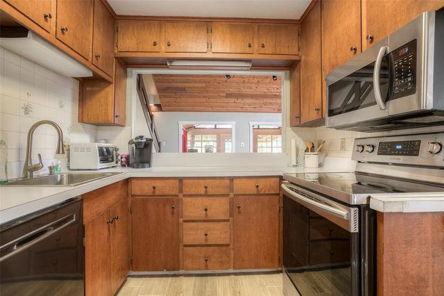130 S Oak Bluff Drive, Trinity, TX 75862