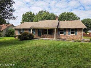 125 Country Walk Drive, Powell, TN 37849