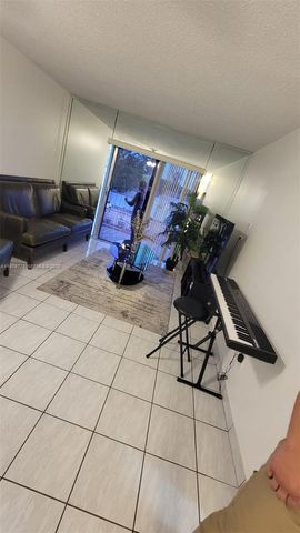 6820 W Flagler St 207, Miami, FL 33144