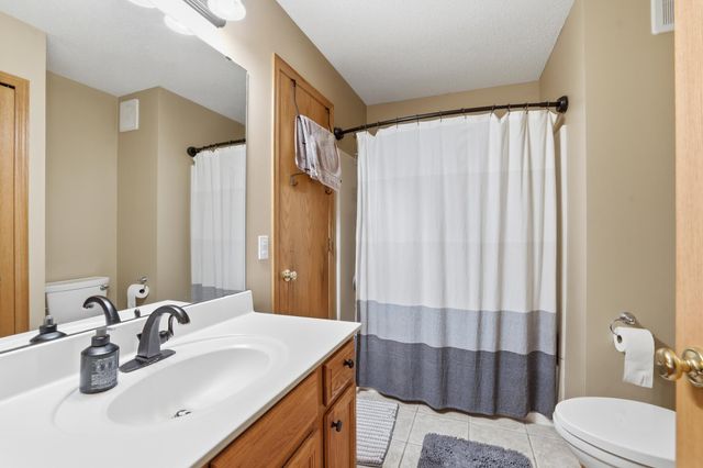 429 Wilderness Drive, Chaska, MN 55318