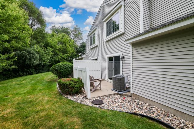 429 Wilderness Drive, Chaska, MN 55318
