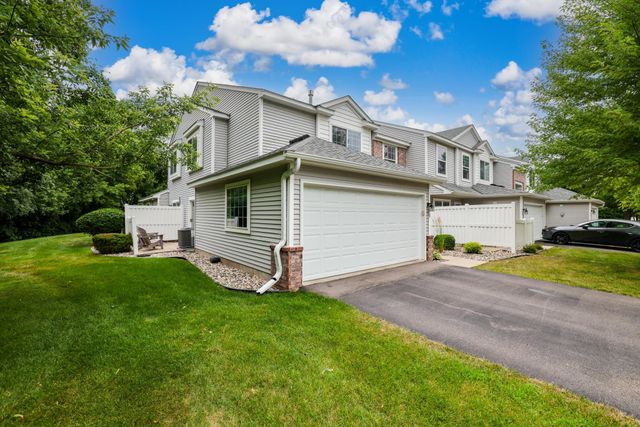 429 Wilderness Drive, Chaska, MN 55318