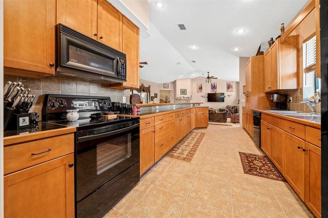 2050 NW 18TH STREET, Crystal River, FL 34428