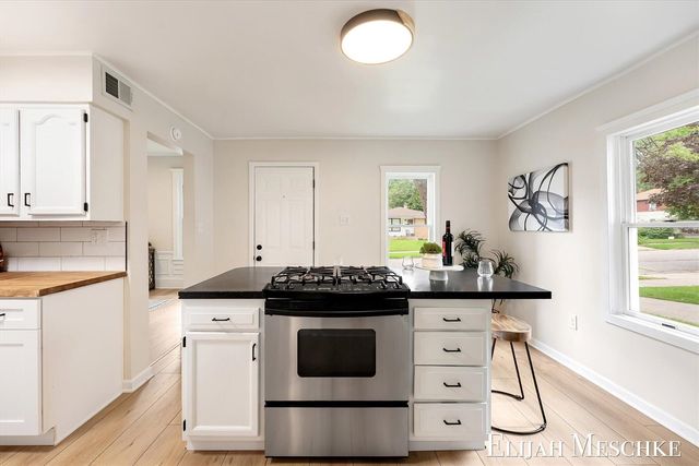 801 Coldbrook Street, Grand Rapids, MI 49503