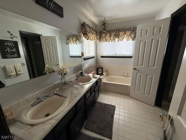 39 Overlook Dr, Independence Twp., NJ 07840