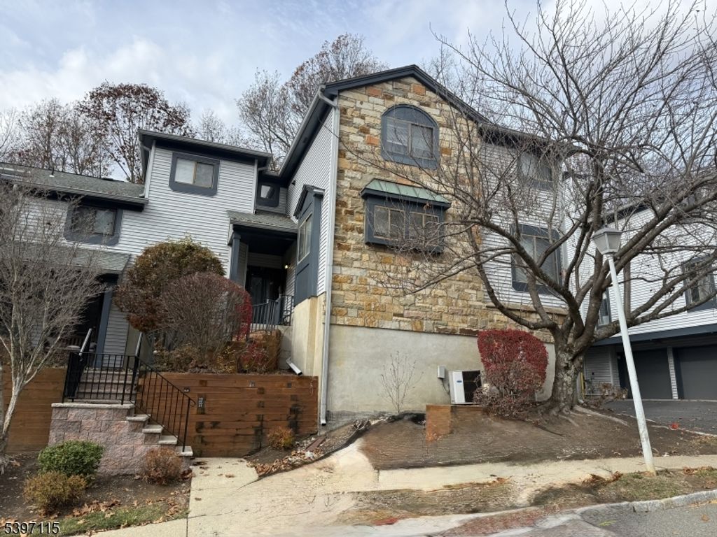 39 Overlook Dr, Independence Twp., NJ 07840