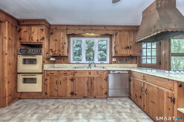380 Still Hill Road, Hamden, CT 06518