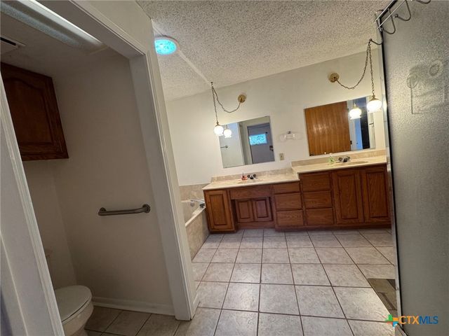 229 Wood Glen Drive, Gatesville, TX 76528