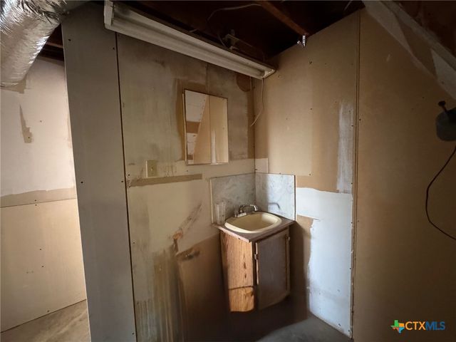 229 Wood Glen Drive, Gatesville, TX 76528