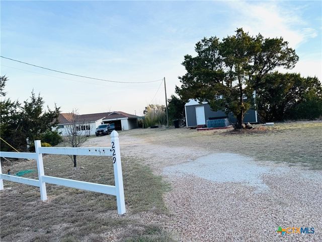 229 Wood Glen Drive, Gatesville, TX 76528