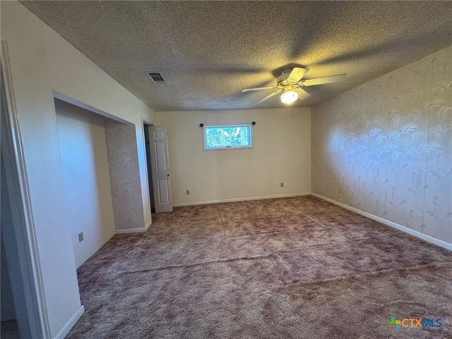 229 Wood Glen Drive, Gatesville, TX 76528