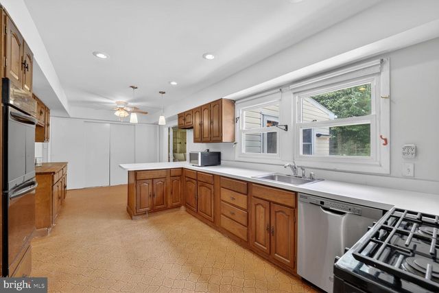 2922 BARRISTER LN, Bowie, MD 20715