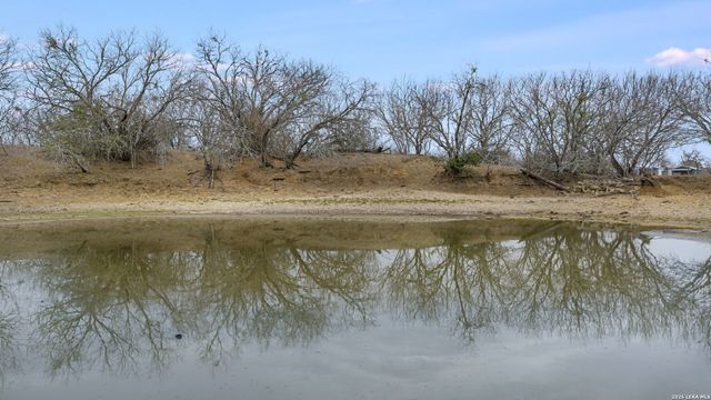 000 County Road 454, Stockdale, TX 78160