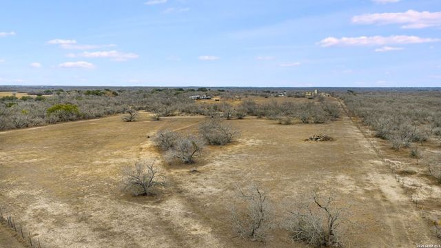000 County Road 454, Stockdale, TX 78160