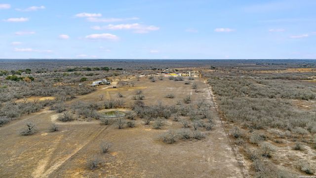 000 County Road 454, Stockdale, TX 78160