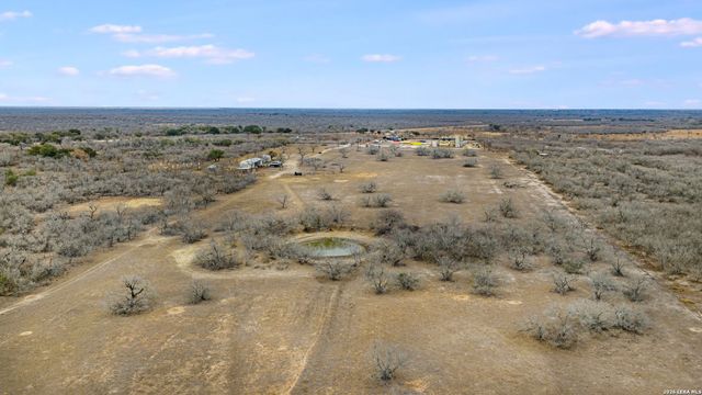 000 County Road 454, Stockdale, TX 78160