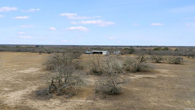 000 County Road 454, Stockdale, TX 78160