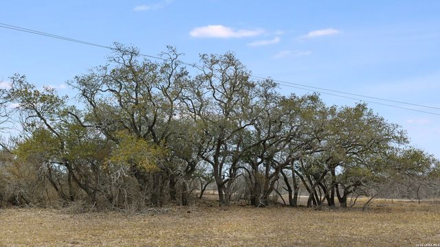 000 County Road 454, Stockdale, TX 78160