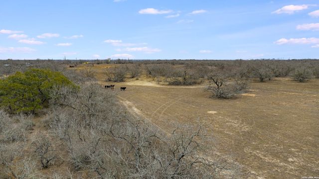 000 County Road 454, Stockdale, TX 78160
