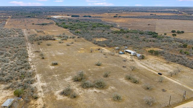 000 County Road 454, Stockdale, TX 78160