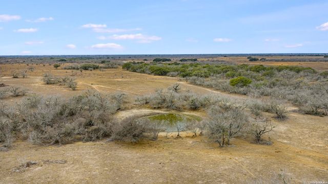 000 County Road 454, Stockdale, TX 78160
