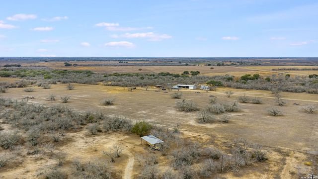 000 County Road 454, Stockdale, TX 78160