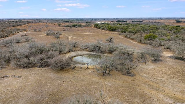 000 County Road 454, Stockdale, TX 78160