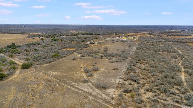 000 County Road 454, Stockdale, TX 78160