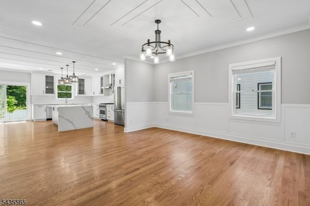 37 Burnet St, Livingston Twp., NJ 07039