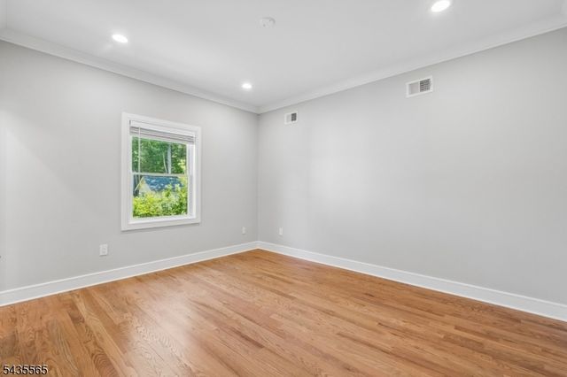 37 Burnet St, Livingston Twp., NJ 07039
