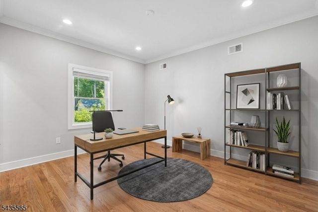 37 Burnet St, Livingston Twp., NJ 07039
