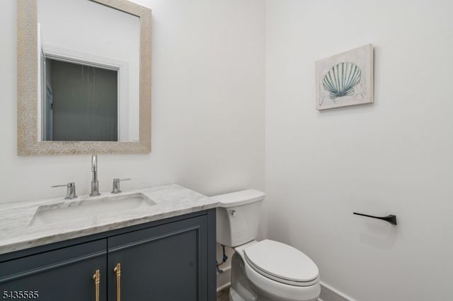 37 Burnet St, Livingston Twp., NJ 07039