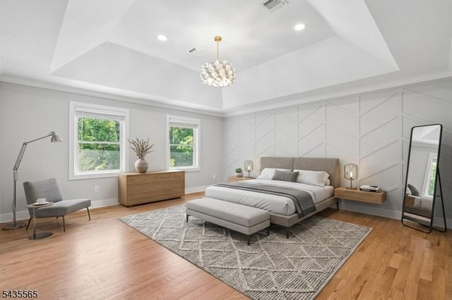 37 Burnet St, Livingston Twp., NJ 07039