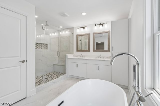 37 Burnet St, Livingston Twp., NJ 07039