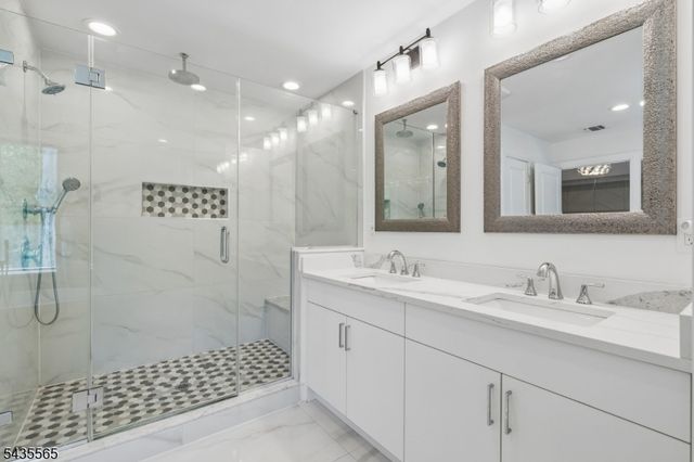 37 Burnet St, Livingston Twp., NJ 07039