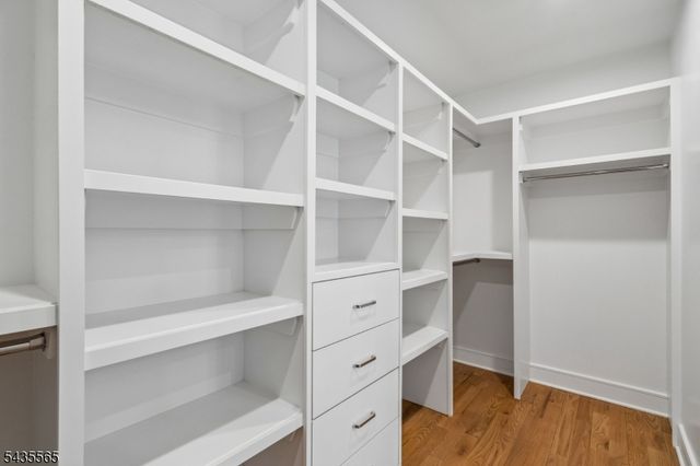 37 Burnet St, Livingston Twp., NJ 07039