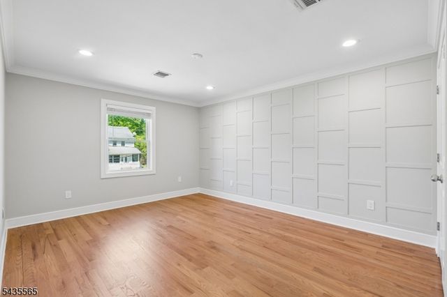 37 Burnet St, Livingston Twp., NJ 07039