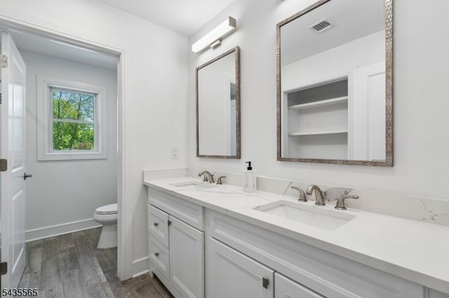 37 Burnet St, Livingston Twp., NJ 07039